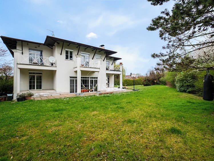 Prodej rodinného domu 227 m², pozemek 2 295 m²