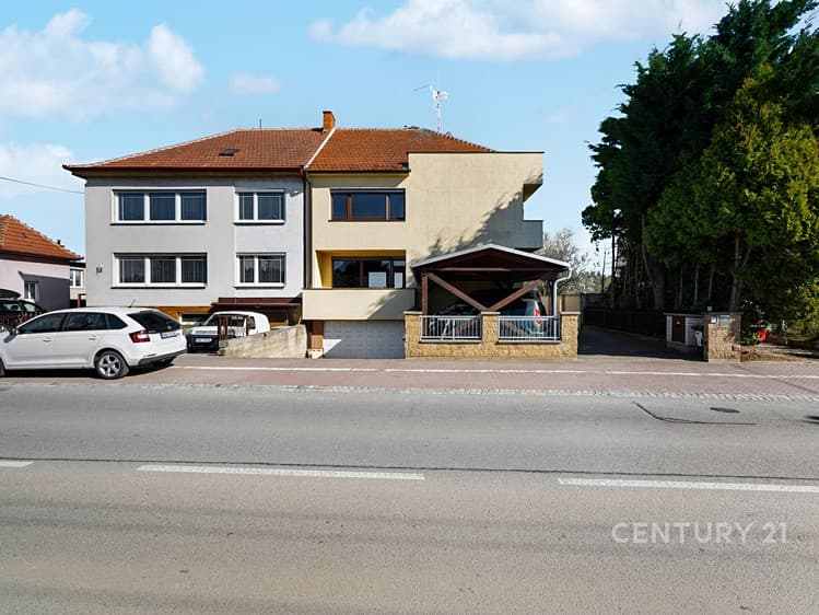 Prodej rodinného domu 346 m², pozemek 1 m²
