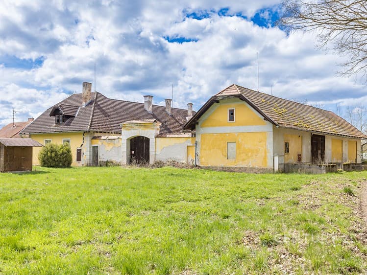 Prodej zemědělské usedlosti 400 m², pozemek 15 909 m²
