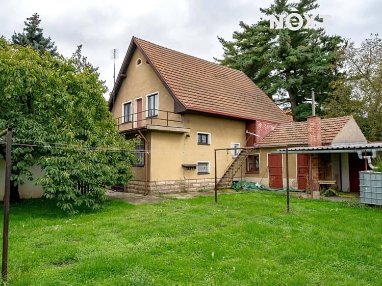 Prodej rodinného domu 230 m², pozemek 2 424 m²
