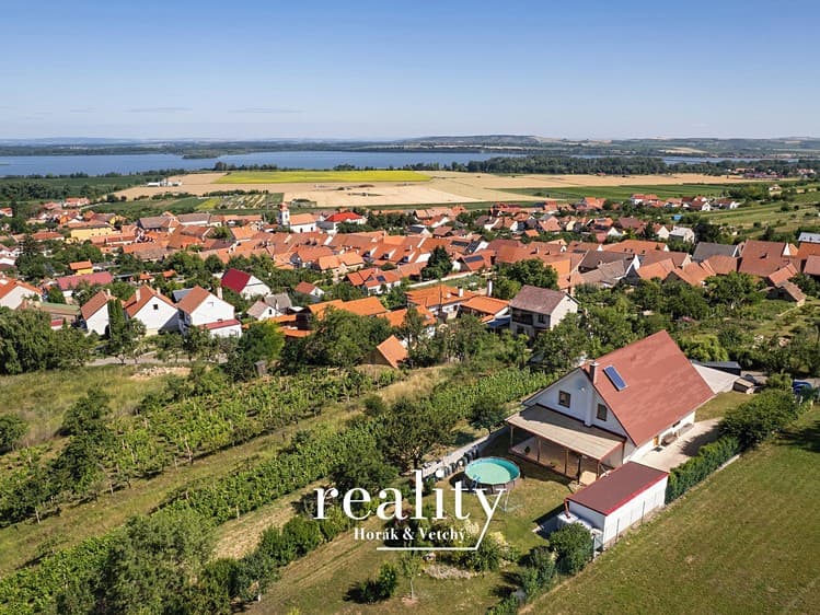 Prodej rodinného domu 164 m², pozemek 1 398 m²