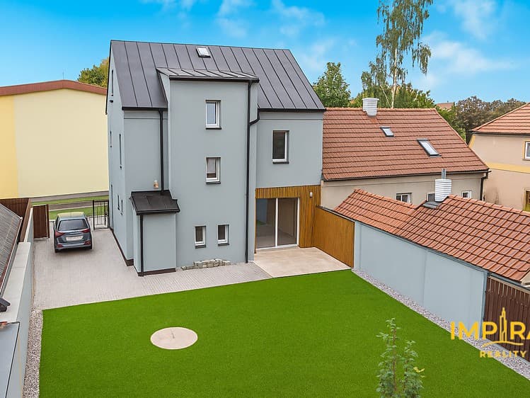 Pronájem rodinného domu 193 m², pozemek 352 m²