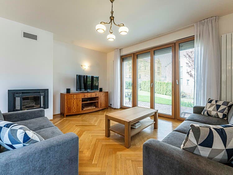 Pronájem rodinného domu 350 m², pozemek 706 m²