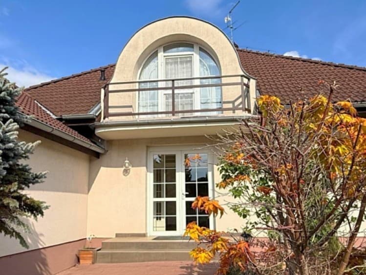 Pronájem rodinného domu 400 m², pozemek 750 m²