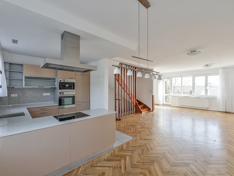 Pronájem rodinného domu 172 m², pozemek 295 m²