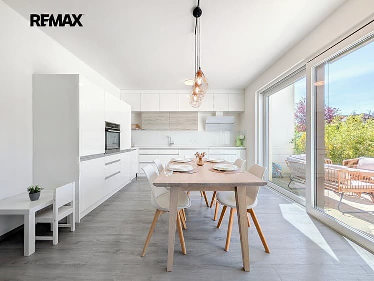 Pronájem rodinného domu 146 m², pozemek 238 m²