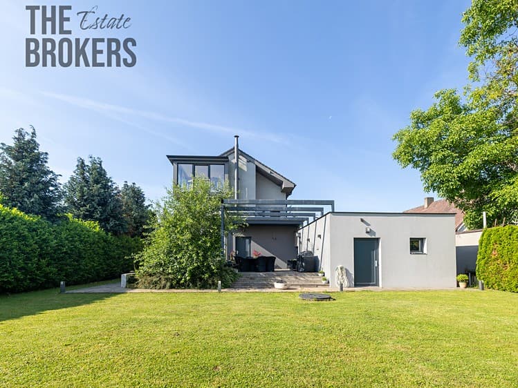 Pronájem rodinného domu 300 m², pozemek 858 m²