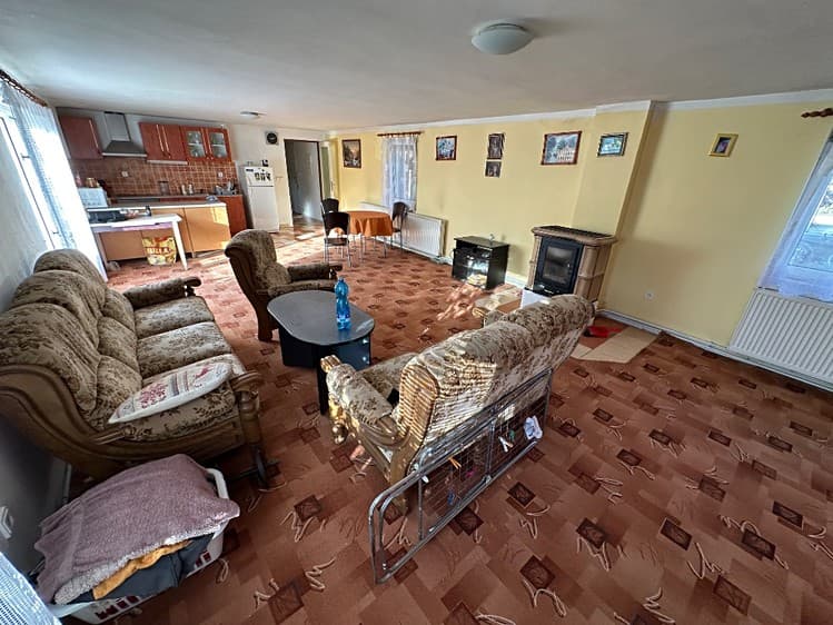 Pronájem rodinného domu 232 m², pozemek 2 246 m²