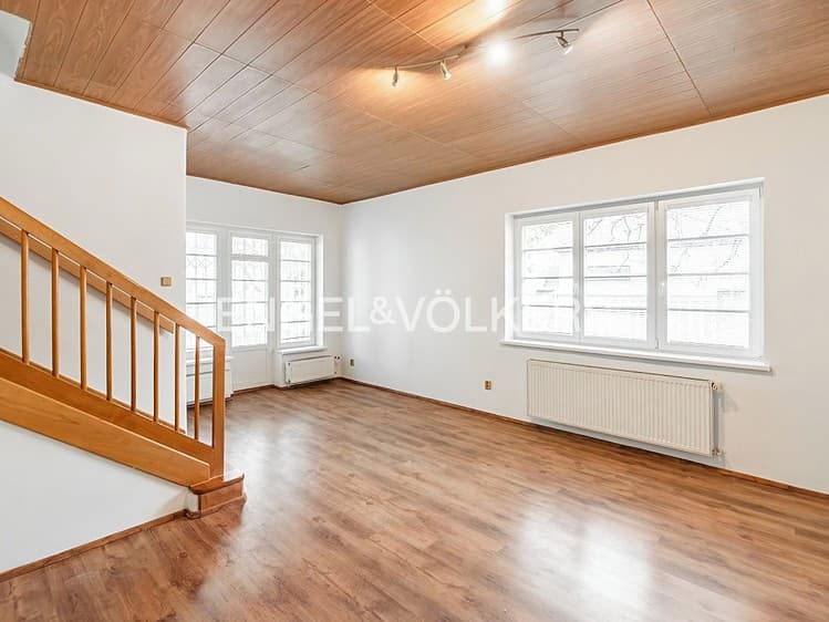 Pronájem vily 214 m², pozemek 292 m²