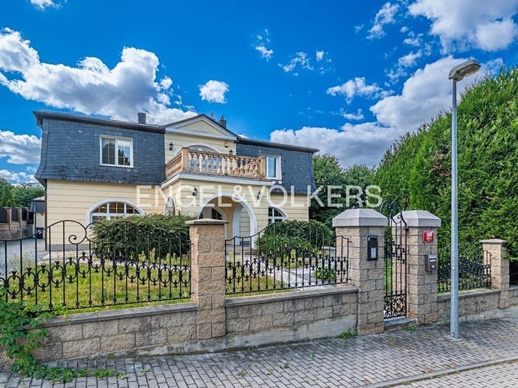Pronájem rodinného domu 360 m², pozemek 860 m²