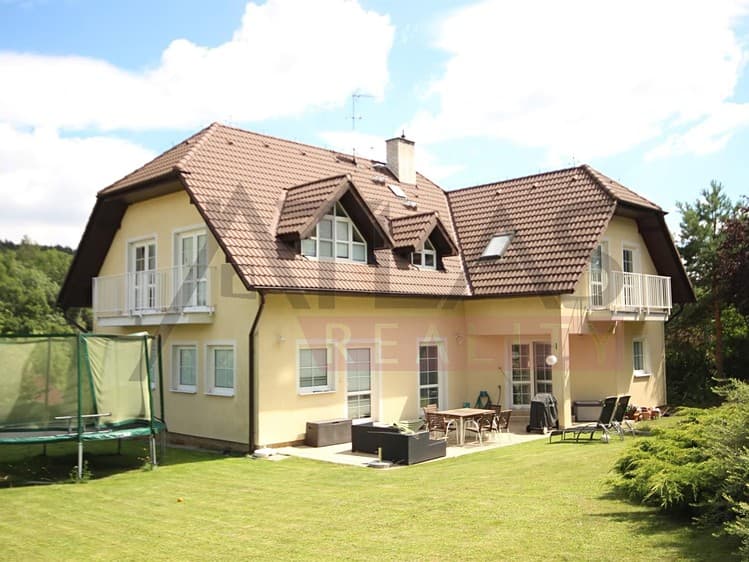 Pronájem rodinného domu 303 m², pozemek 1 000 m²