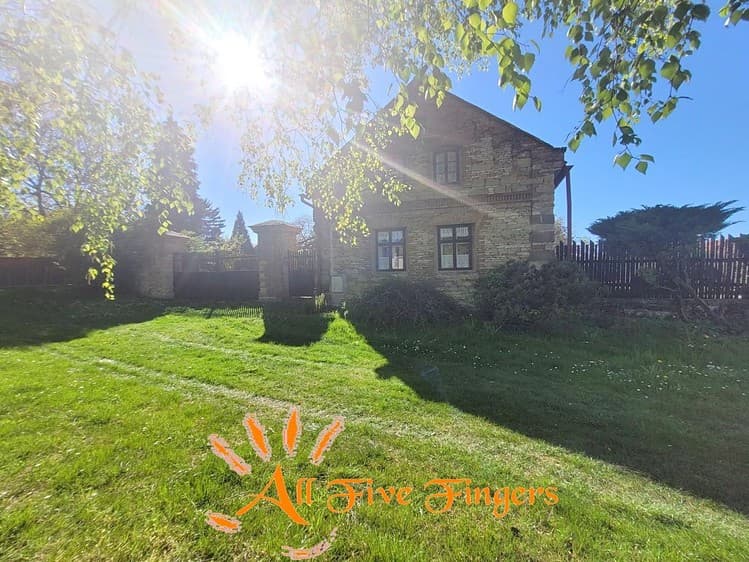 Pronájem rodinného domu 200 m², pozemek 1 310 m²