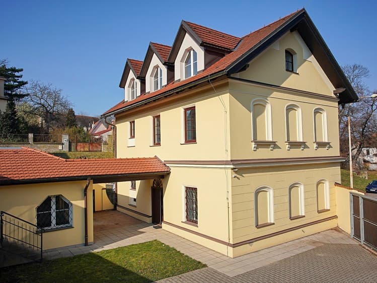 Pronájem rodinného domu 215 m², pozemek 546 m²