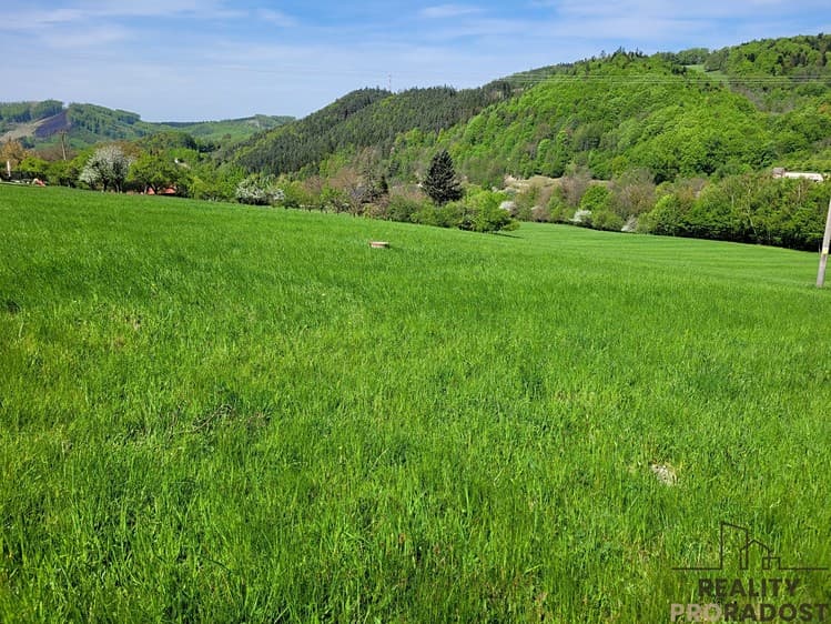 Prodej pozemku 3 304 m²