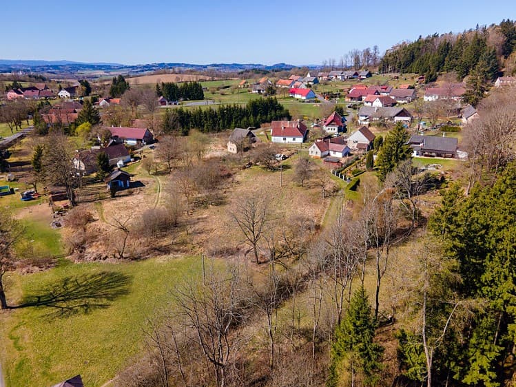 Prodej stavebního pozemku 2 069 m²