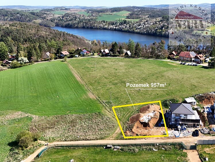 Prodej stavebního pozemku 957 m²