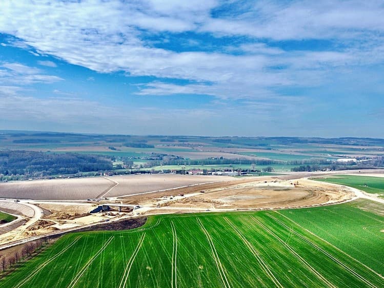 Prodej komerčního pozemku 30 000 m²