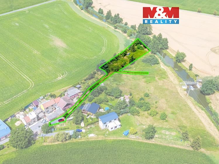 Prodej stavebního pozemku 1 718 m²