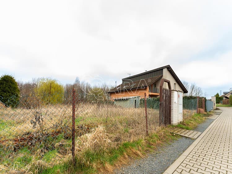 Pronájem stavebního pozemku 827 m²
