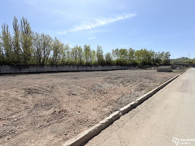 Pronájem komerčního pozemku 6 000 m²