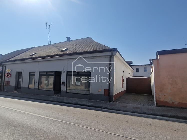 Prodej komerční nemovitosti 300 m²