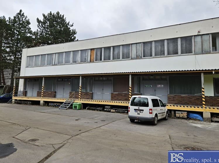 Prodej skladového prostoru 990 m²