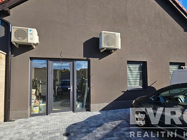 Prodej obchodního prostoru 64 m²