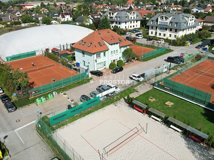 Prodej komerční nemovitosti 500 m²