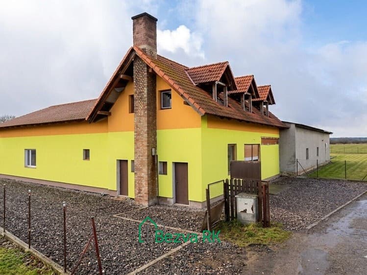 Prodej výrobní haly, prostoru 1 924 m²