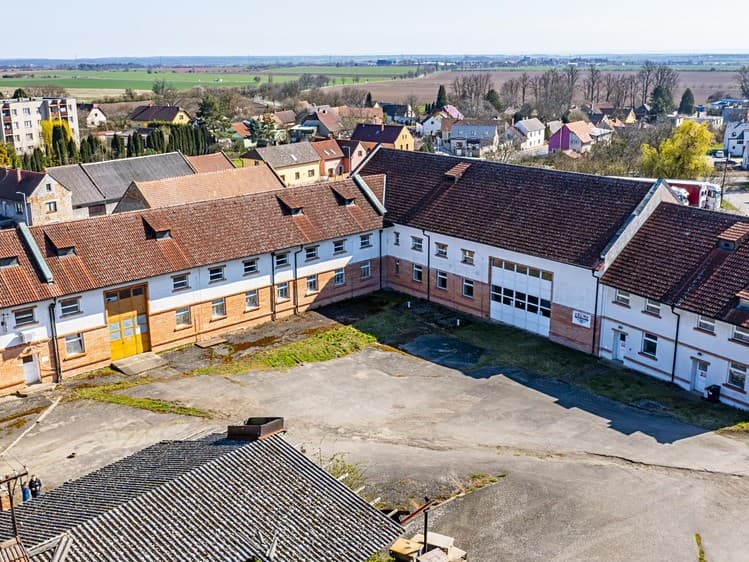 Prodej výrobní haly, prostoru 861 m²