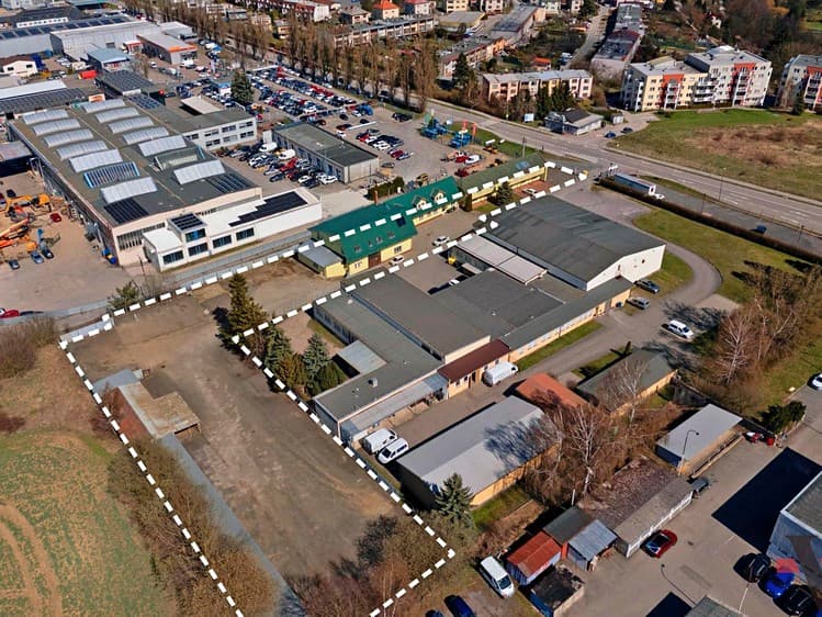 Prodej komerční nemovitosti 825 m²