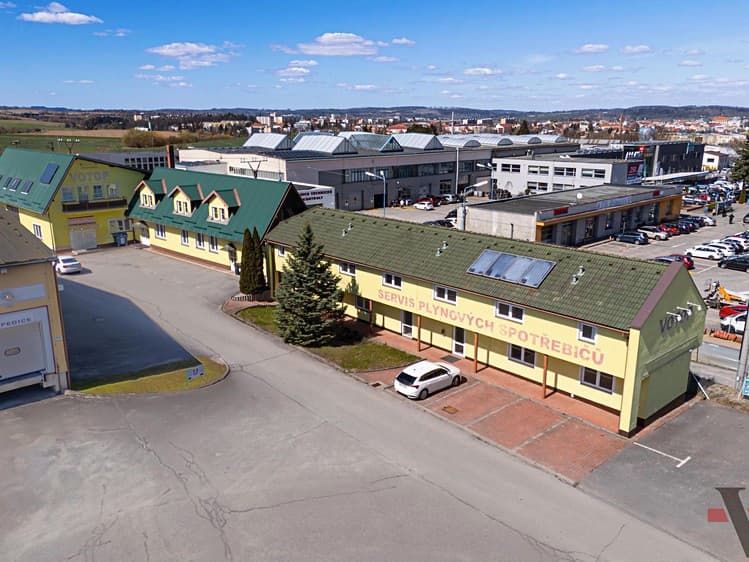 Prodej výrobní haly, prostoru 825 m²