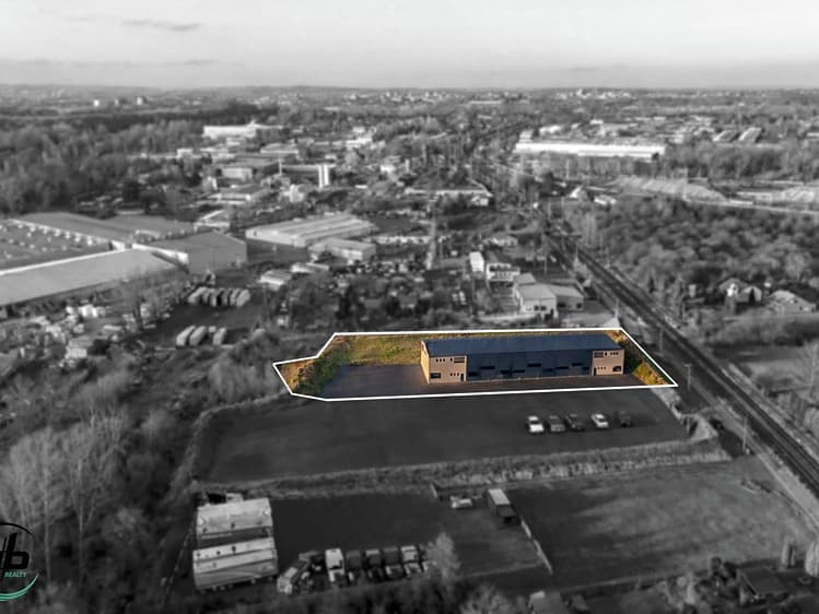 Prodej výrobní haly, prostoru 942 m²