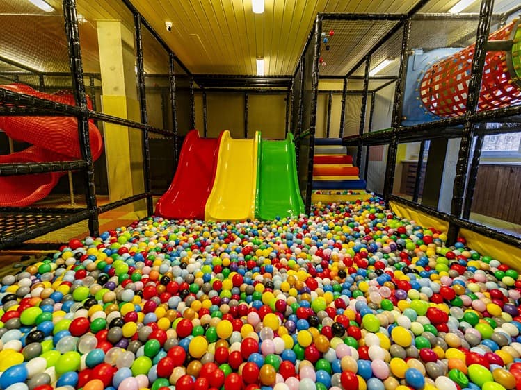 Prodej komerční nemovitosti 986 m²