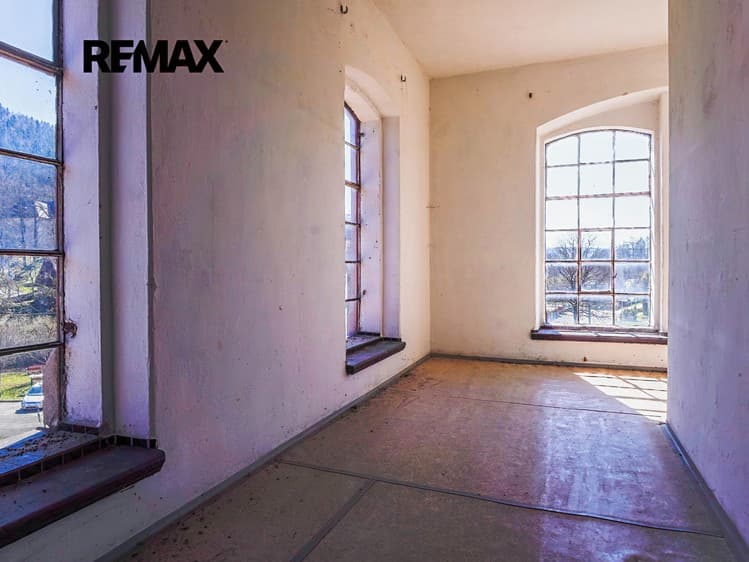 Prodej výrobní haly, prostoru 3 996 m²