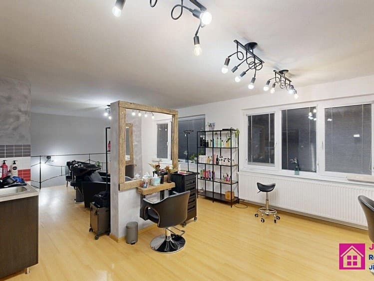 Pronájem obchodního prostoru 93 m²
