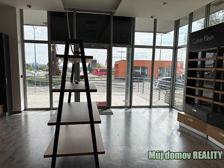 Pronájem obchodního prostoru 79 m²