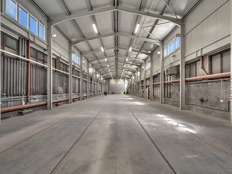 Pronájem výrobní haly, prostoru 2 592 m²