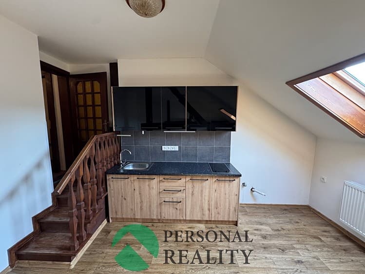 Pronájem bytu 1+kk 36 m² (Podkrovní)