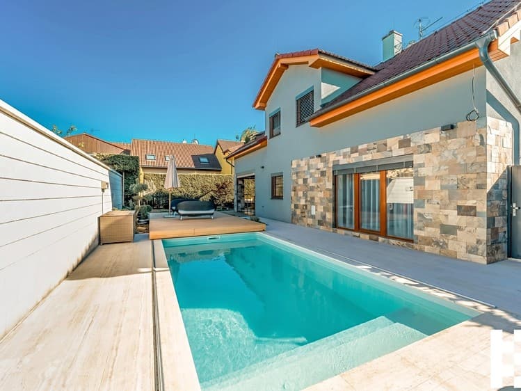 Prodej rodinného domu 227 m², pozemek 513 m²