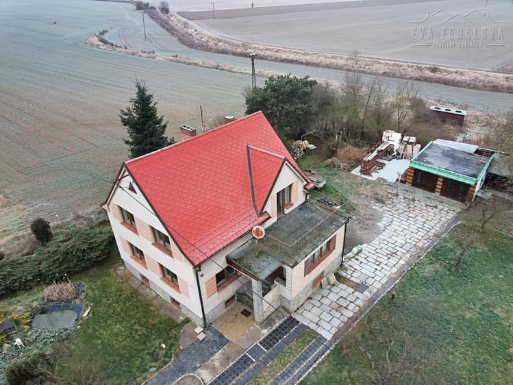 Prodej rodinného domu 140 m², pozemek 2 223 m²