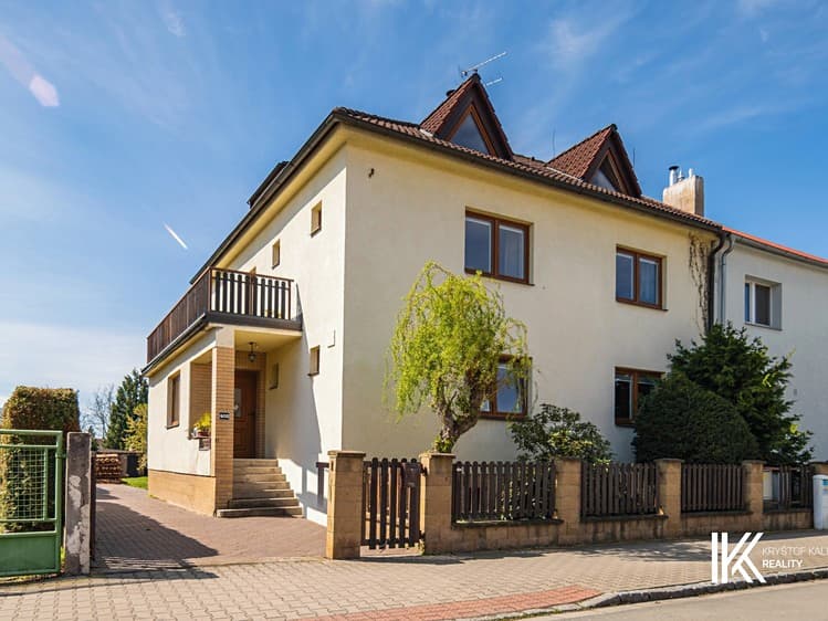 Prodej rodinného domu 332 m², pozemek 1 030 m²