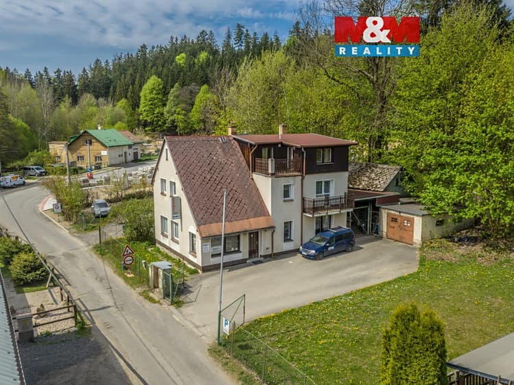 Prodej rodinného domu 200 m², pozemek 2 098 m²