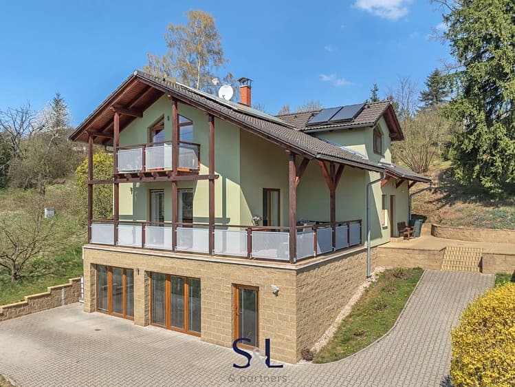 Prodej rodinného domu 363 m², pozemek 3 239 m²