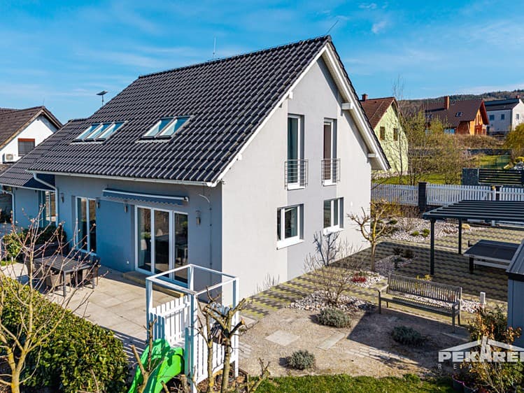 Prodej rodinného domu 179 m², pozemek 1 078 m²