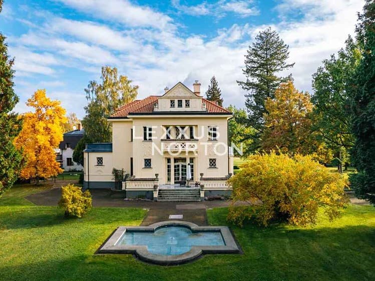 Prodej vily 382 m², pozemek 8 500 m²