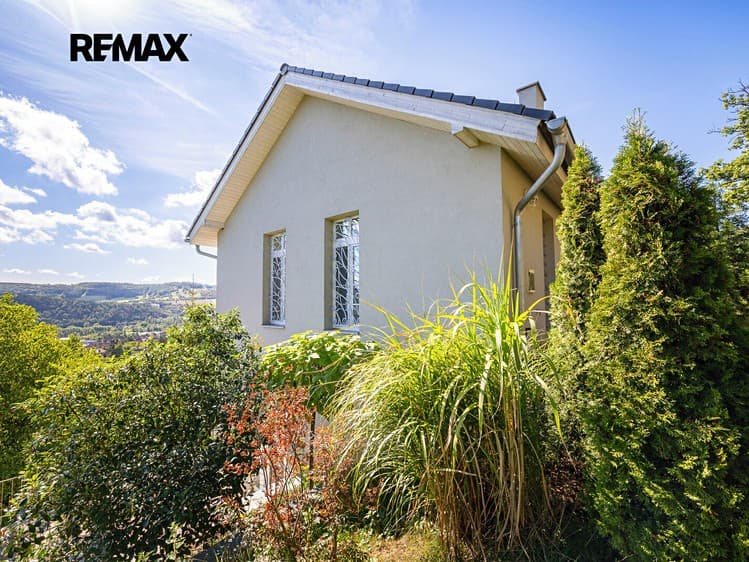 Prodej rodinného domu 219 m², pozemek 830 m²