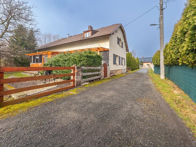 Prodej rodinného domu 113 m², pozemek 1 855 m²