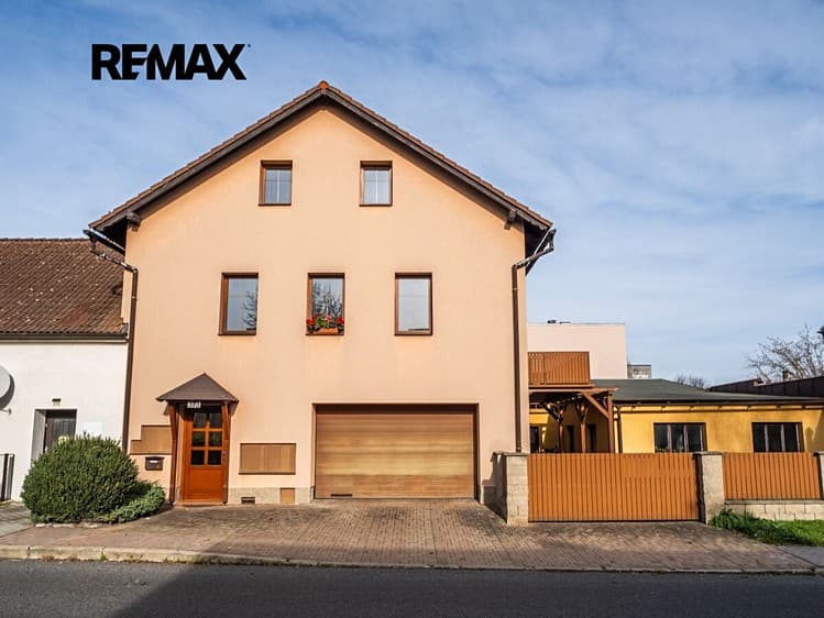 Prodej rodinného domu 298 m², pozemek 426 m²