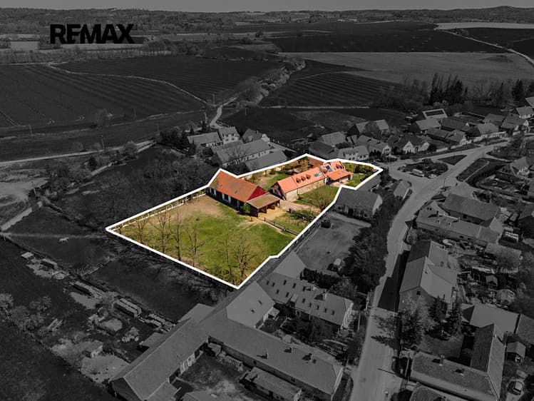 Prodej rodinného domu 372 m², pozemek 5 995 m²